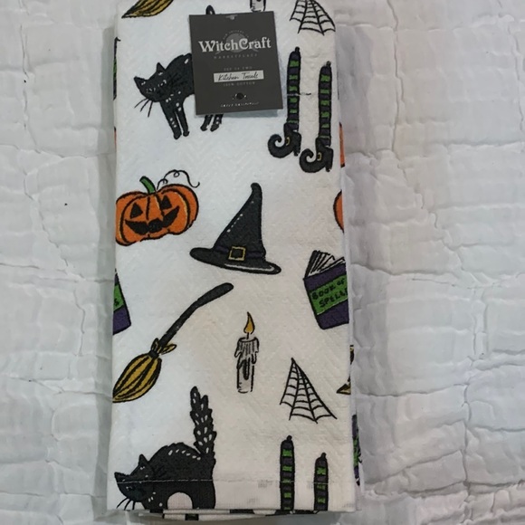 Witchcraft Other - NWT Witchcraft Halloween Towels